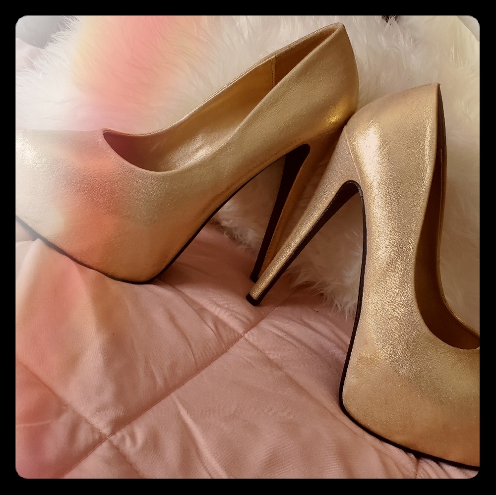 Gold pump. 6 inches